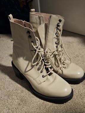Seychelles Off White Leather Healed Lace Up Boots